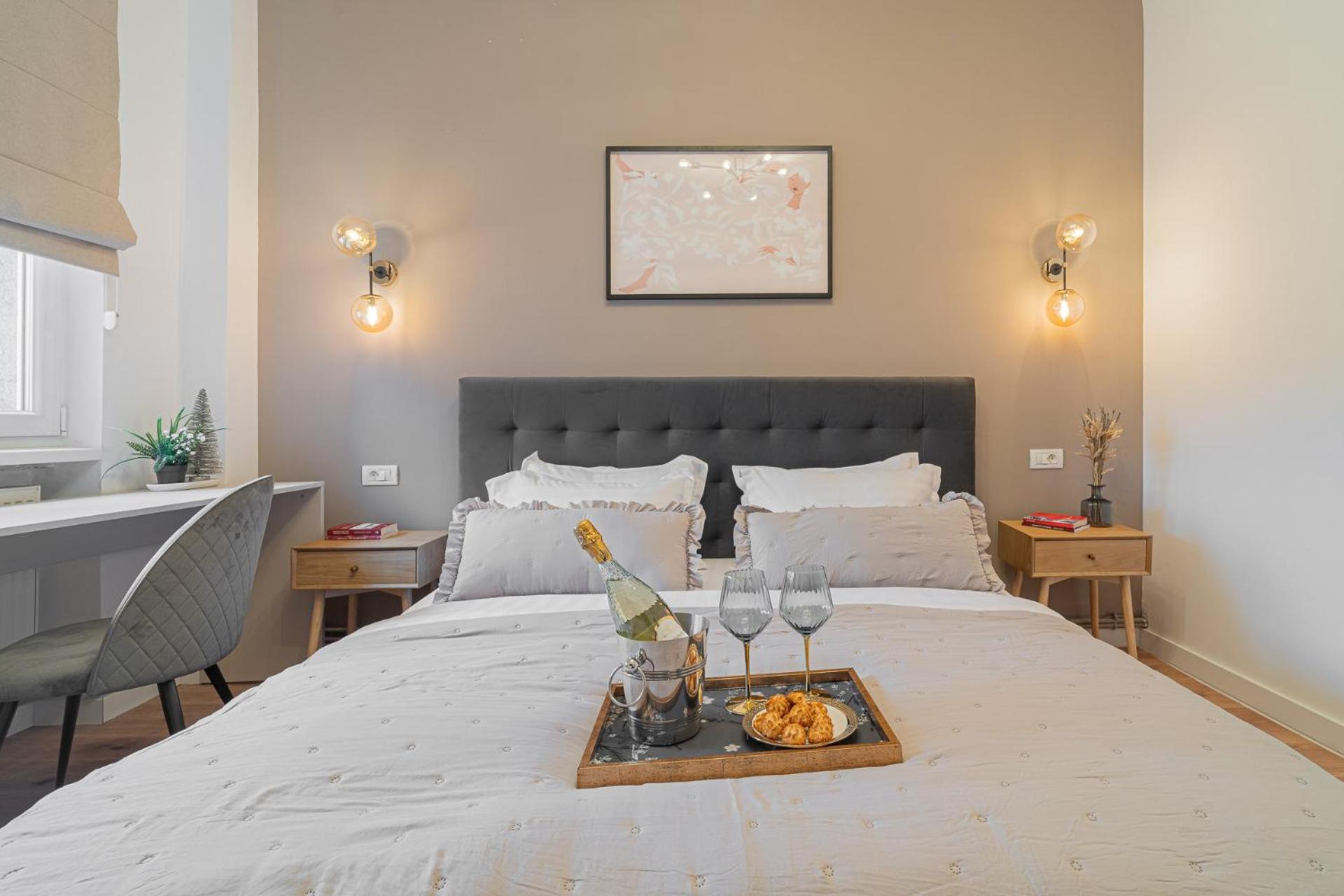Loggia & Luxe 5br Penthouse In Universitatii Area