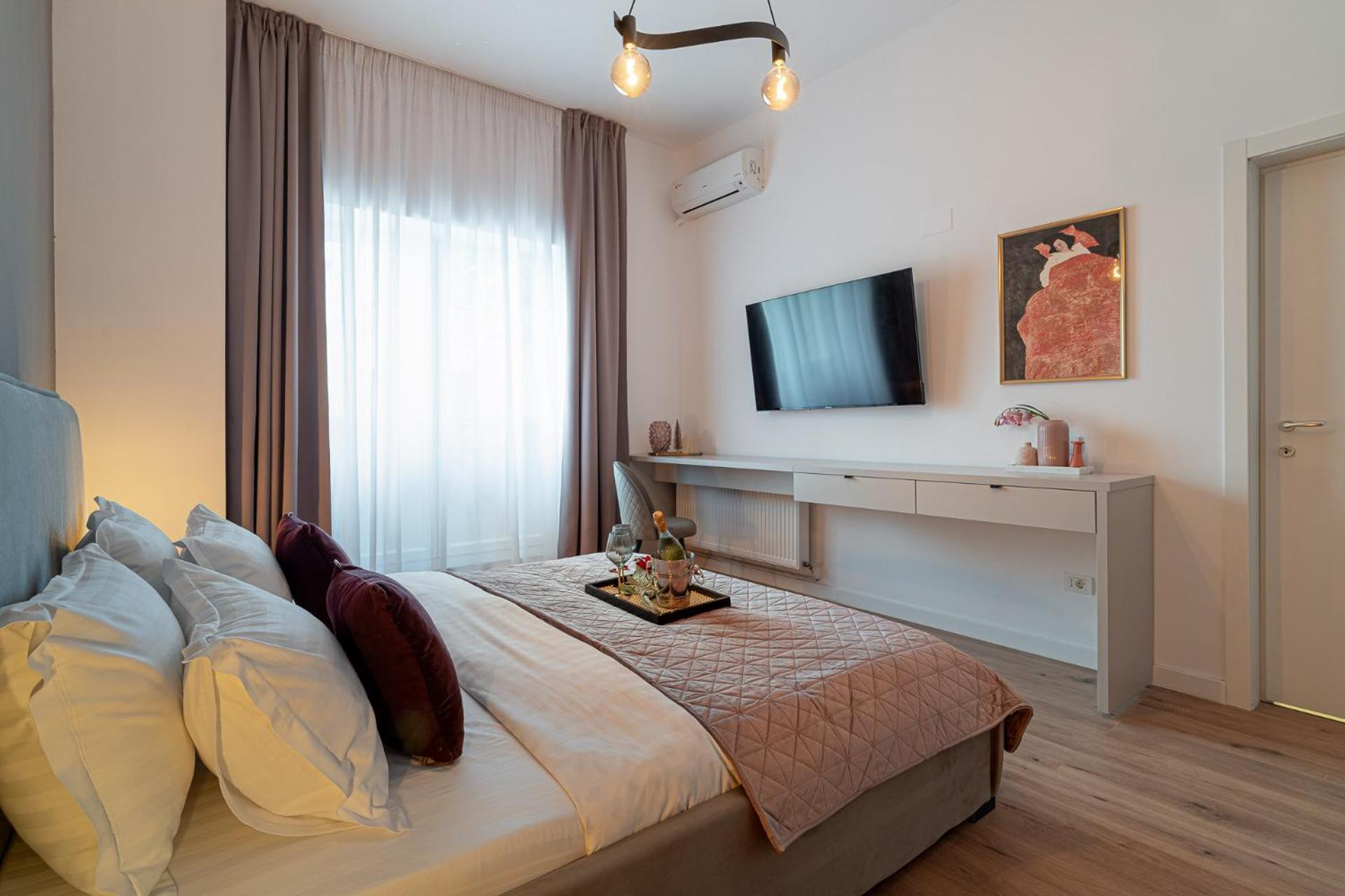 Loggia & Luxe 5br Penthouse In Universitatii Area Apartamento Bucarest