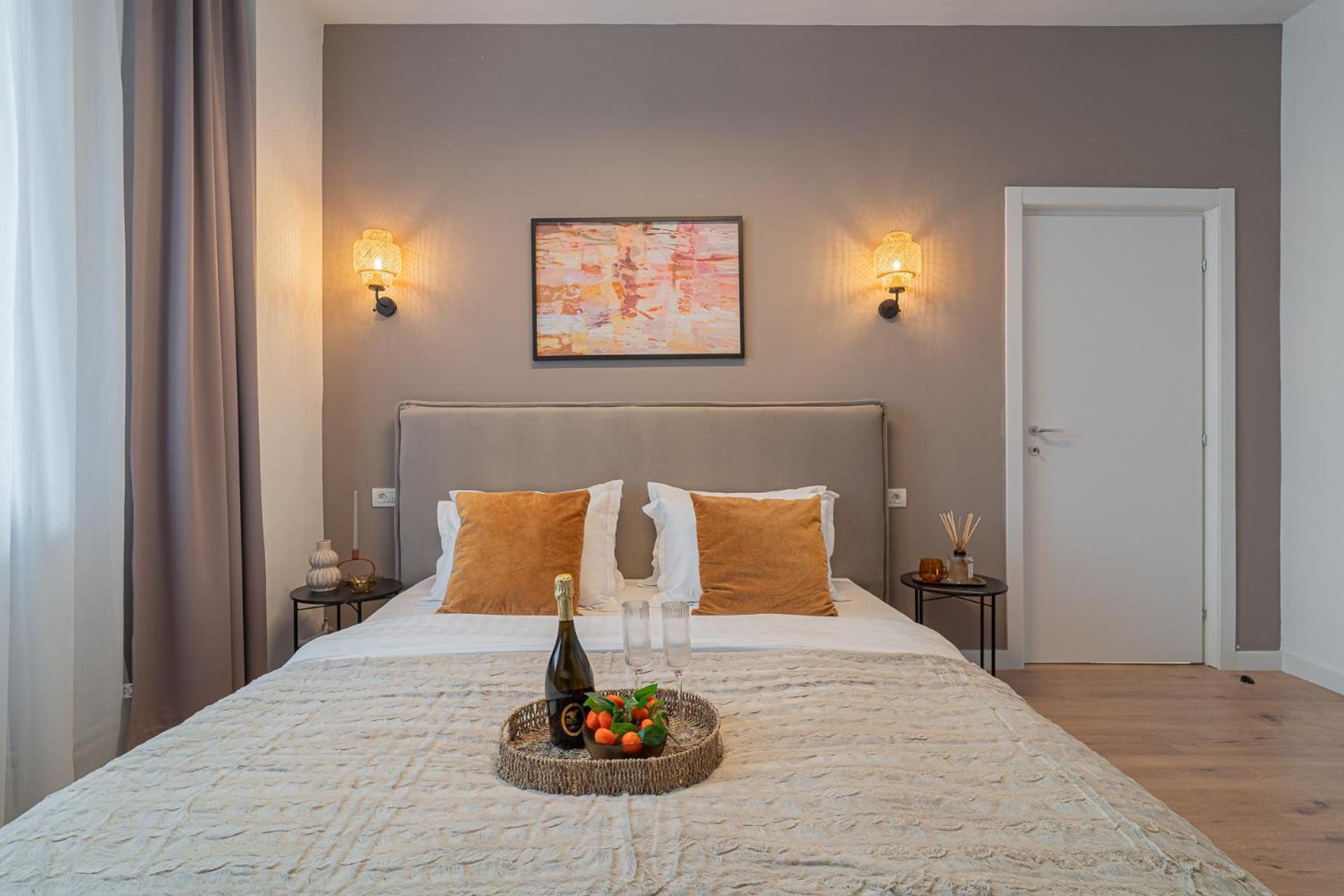 Loggia & Luxe 5br Penthouse In Universitatii Area *