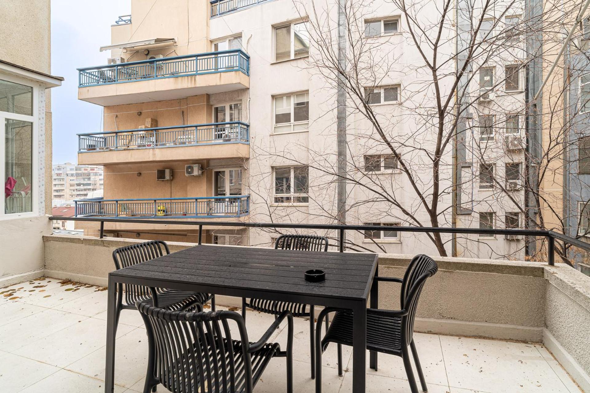 Loggia & Luxe 5br Penthouse In Universitatii Area Apartment